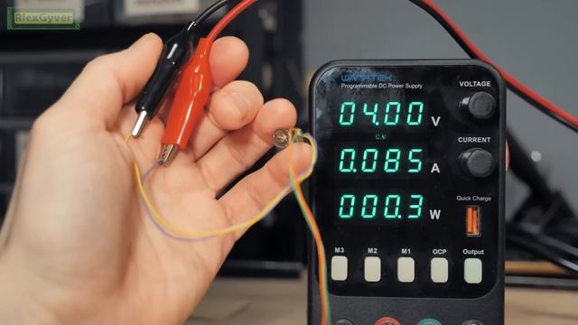 Сделал самую необычную новогоднюю ёлку!