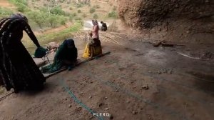 19.04.2023 Кочевые тростниковые хижины были построены в пещере женщинами- кочевницами