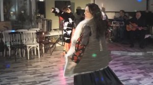 Дефиле  цыганского ансамбля для модного дома "ZIMA". Аккомпанемент гитариста-виртуоза Г. Татуйко.