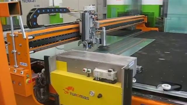 TUROMAS LAM 370 - Резка триплекса смотреть онлайн