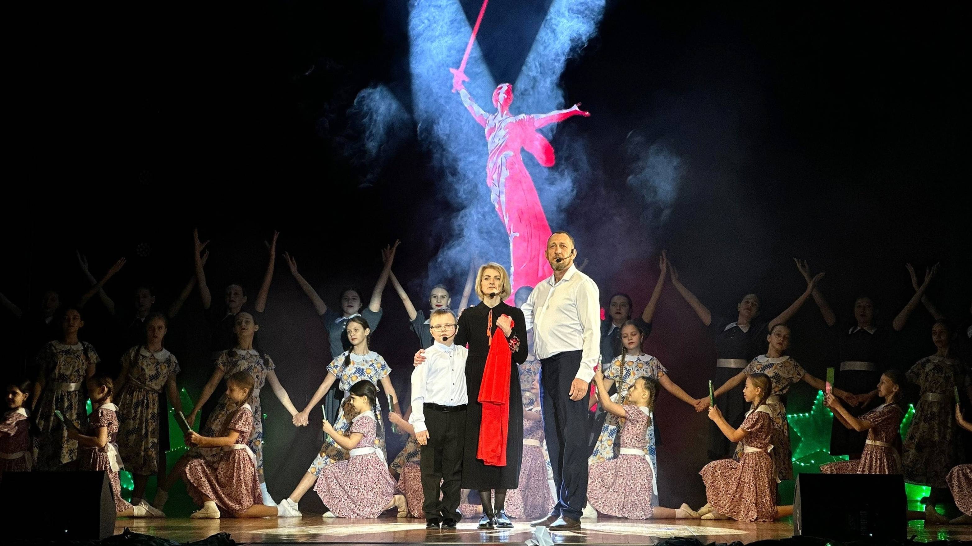 Торжественное открытие Года защитника Отечества (2025) смотреть онлайн