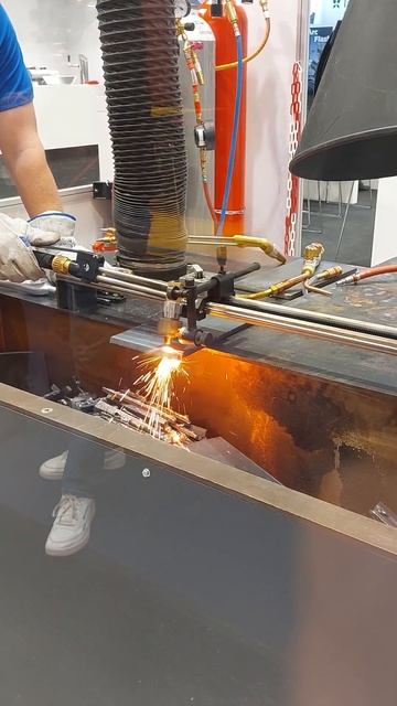 Газовая резка металла #asmr #shots #shorts #рек смотреть онлайн