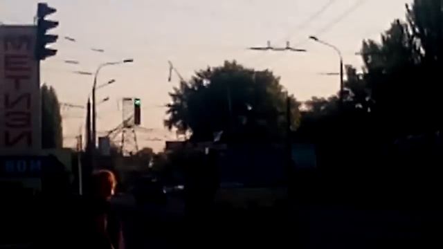 Кривой Рог Троллейбус на перекрестке. смотреть онлайн