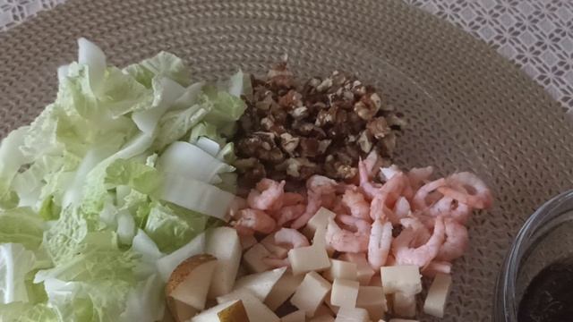 Салат с креветками
#салат_с_креветками