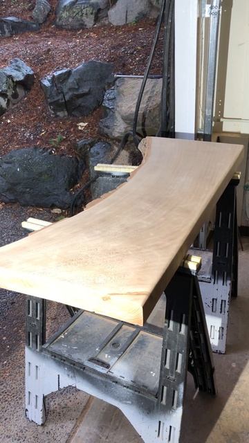 MY AWESOME SYCAMORE SLAB WITH LIVE EDGE!...I SCORED. Quick look. смотреть онлайн