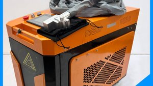 Аппарат лазерной чистки. Чистка металла от ржавчины и других загрязнений.