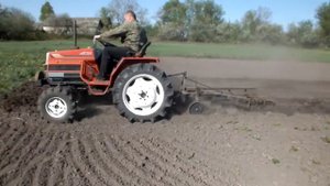yanmar FH 16 D посадка картофеля 2 х корпусным плугом
