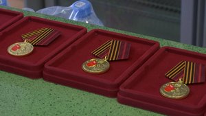 Ветеранам вручают медали к 80-летию Великой Победы