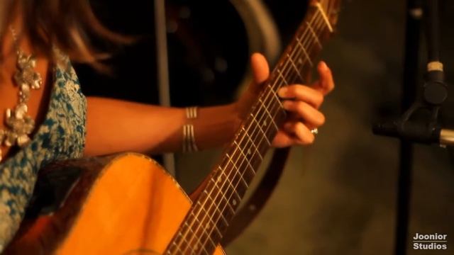 Live @ Jooniors - S02E08 - Le Papillon - 14 - Like an Octopuss's Garden (Live) смотреть онлайн