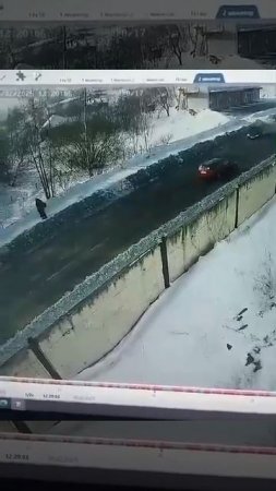 В Анжеро-Судженске пьяный водитель вылетел на тротуар и сбил беременную женщину с ребенком