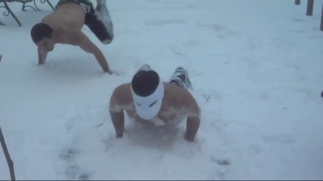 Зимняя тренировка / Winter training (Street Workout Armenia) смотреть онлайн
