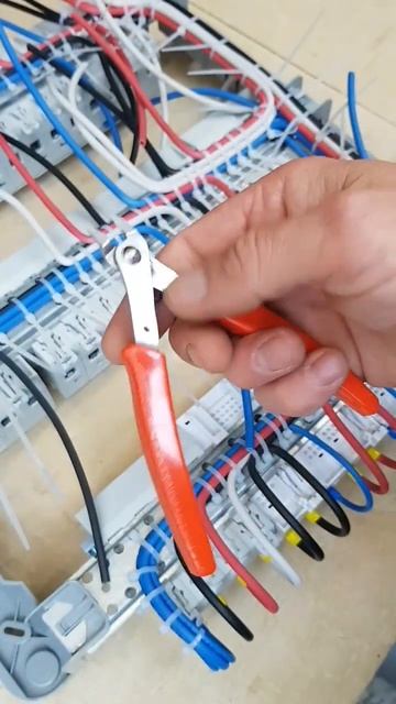 🤦♂️🙄Кусачки от КВТ -гo💩нo из японского порошка за 600 рублей 😞 #квт #электрик #кусачки #бокорезы смотреть онлайн