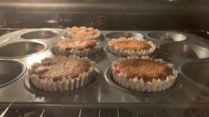 Keto/Low Carb Lemon Cupcake with Lime Cream Cheese Frosting  | 生酮低碳柠檬青柠乳酪纸杯蛋糕