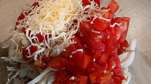 Самый простой и нереально вкусный салат с кальмарами.