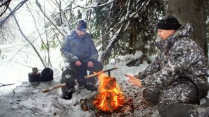 СПРЯТАЛИСЬ ПОД ЁЛКОЙ/ ПРОВЕРЯЕМ СТАРЫЕ МЕСТА/ РЫБАЛКА НА ЛЕСНОЙ РЕКЕ