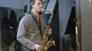 Бенни хилл шоу На саксофоне