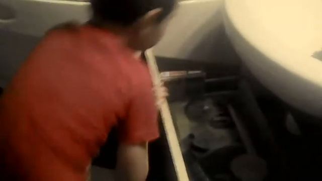 Максим Лобанов. Помогаю папе ремонтировать стиральную машину. смотреть онлайн