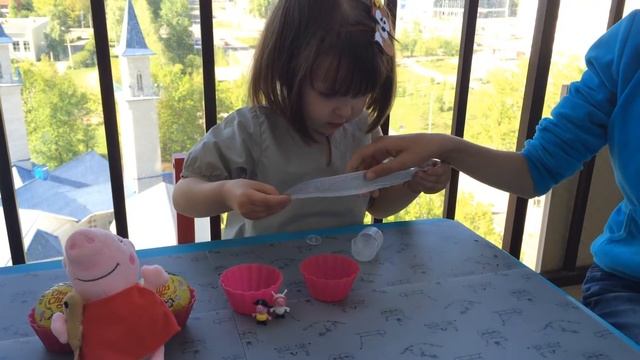 Открывает новые шоколадные шары Чупа-Чупс свинка Пеппа профессии. Peppa  Pig Surprise Ball,.