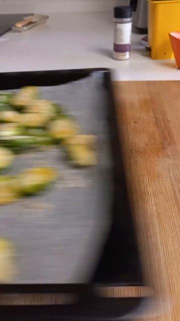 Белая фасоль с брюссельской капустой | White beans and brussel sprouts #shorts смотреть онлайн