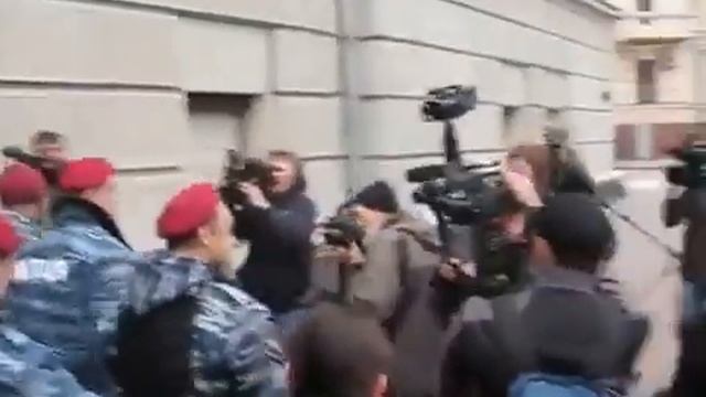 В Харькове Беркут перешел на сторону народа СМОТРЕТЬ ВСЕМ смотреть онлайн