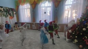 гномы - лилипутики танец в детском саду на новогоднем утреннике.mp4