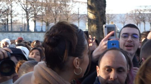 BELLA HADID LEAVING LOUIS VUITTON FW2020 FASHION SHOW IN PARIS 2020.01.16 смотреть онлайн