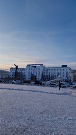 Площадь Ленина в солнечный день 21 февраля 2025 г.