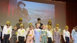 Песня : ☆Ленинградские мальчишки☆
Музыка: И. Шварц
Стихи: В. Коростылева
Исполняет: Рафаэль Саркисян