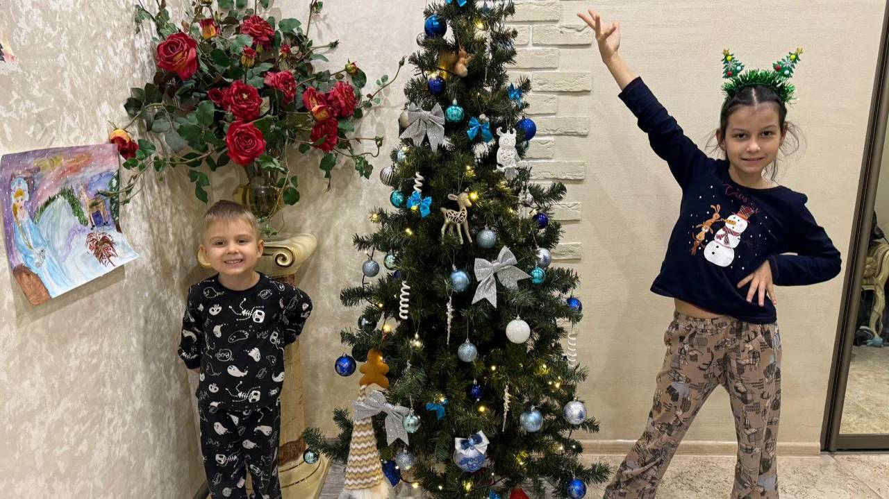 Наряжаем ёлку на Новый Год 2025 смотреть онлайн