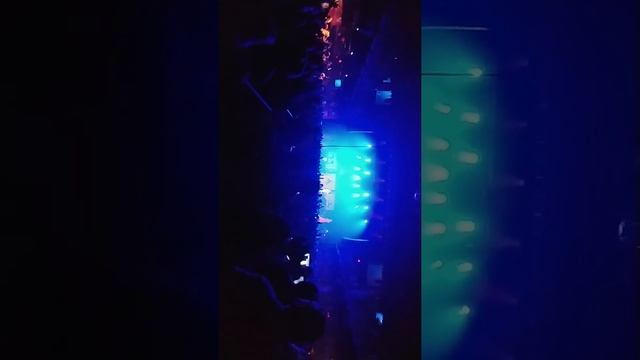 Oliver tree starts a fuck ethan chant at a sold out house of blues show смотреть онлайн