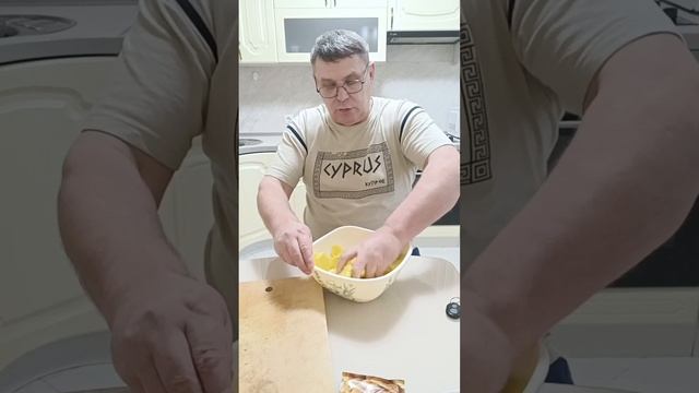 Картошка с мясом и грибами в духовке. смотреть онлайн