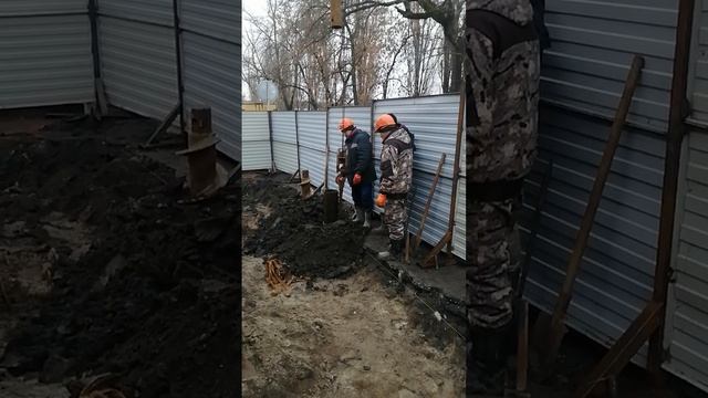 Погружение труб 219мм на глубину 10 метров 🔝 Услуги бурения тел. +7 (985) 185-77-77.