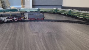 Модель тепловоза DF4B дистанционное управление с телефона