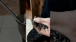 Как легко вытащить шипы из зимней резины  #best #car wheel #car #car wheel
