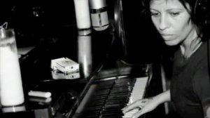 Linda Perry Bio 3 of 4