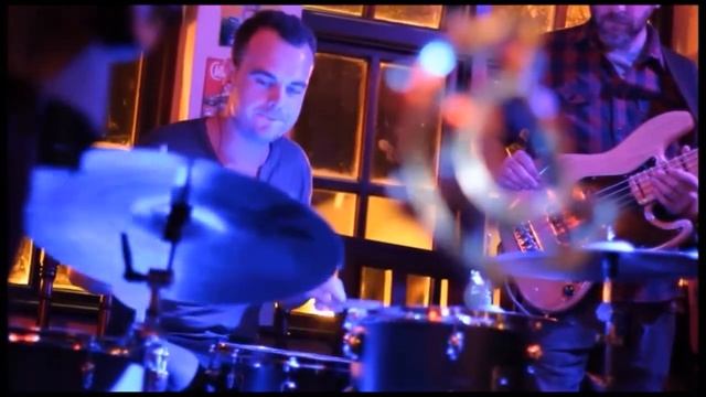 Kevin Lawlor drum solo смотреть онлайн