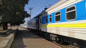 ЧС7 - 212 с пассажирским составом Запорожье - Киев проезжает станцию Синельниково 1 и прив. бригада