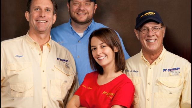 Fun with Roger, Tom and Melissa on 97 Country! смотреть онлайн
