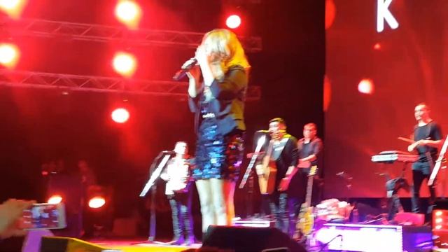 Tu Foto En La Mesa De Luz - Karina - Luna Park 2017 смотреть онлайн