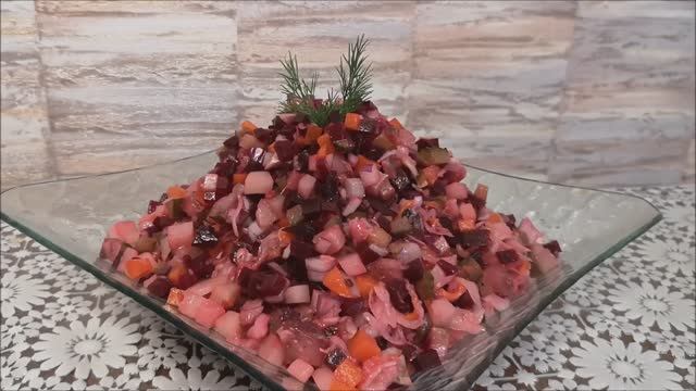 Винегрет салат с сельдью. Салат без майонеза с овощами. Праздничный салат