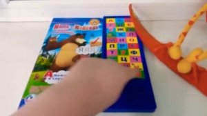 Маша учит буквы