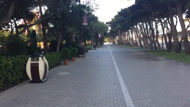 Кто кормит животных на бульваре смотреть онлайн