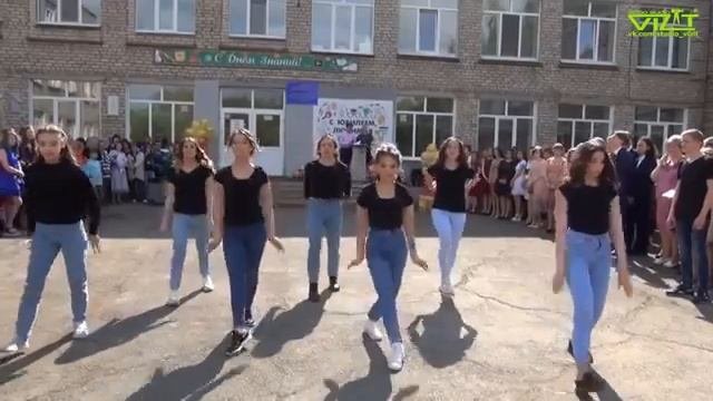 Чернушка. Школа №5, выдача аттестатов. Танец выпускников 9б класса.