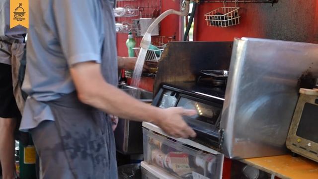 福岡の行列のできる人気フレンチ屋台!陽気でユニークな店主レミさんの屋台「レミさんち」Japan Fukuoka Yatai French chef's Street food stall vendor