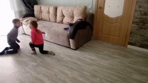 Дети играют