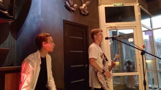 Моменты с концерта в баре Белый кролик