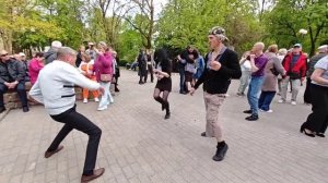 27.04.24г..."Ты Меня Свела Сума"... звучит на танцполе в Гомельском парке...