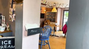 Англия Джейн Остин. Тут все также. Атмосфера. Прогулка по деревне, ее дому, церкви, чайной комнате.