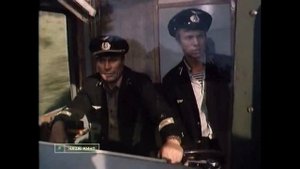 Что делает машинист поезда, если у него в пути закончилась смена