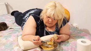 ГЕРМАНИЯ🇩🇪. УКРАИНСКИЕ🇺🇦БЕЖЕНЦЫ.ПОДНИМАЮ СЕБЕ НАСТРОЕНИЕ МАЛЕНЬКИМ 🍅🥣🍩УЖИНОМ